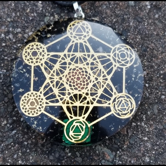 Orgone Tourmaline Chakra Healing Pendant Necklace - Picture 2 of 3